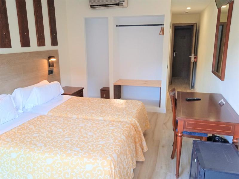  Twin Room with Terrace - 2 Beds image 4
