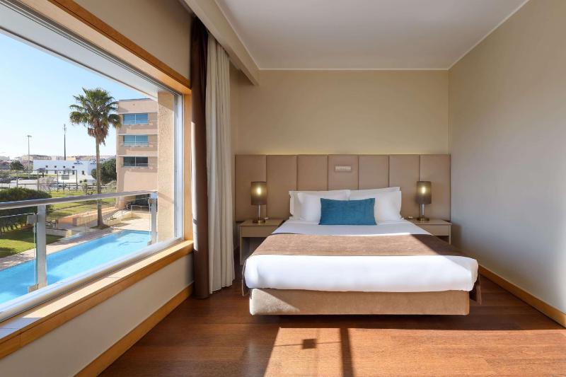 Deluxe Double Room with Pool View -  Non-Smoking image 1