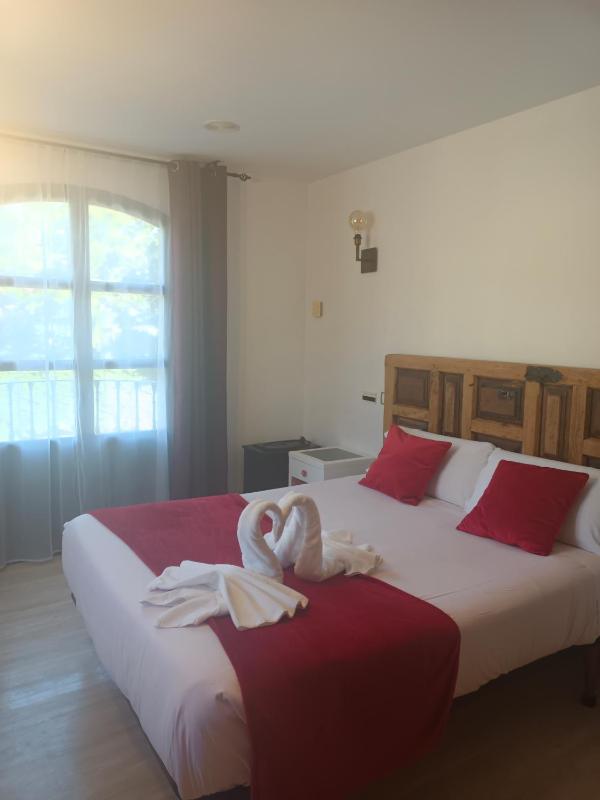 Double Room with Hydromassage Bath and Balcony image 4