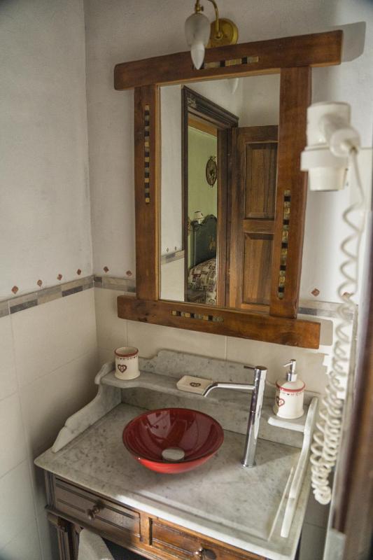 Standard Double Room image 3