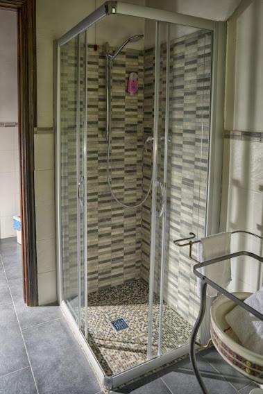 Deluxe Suite image 3