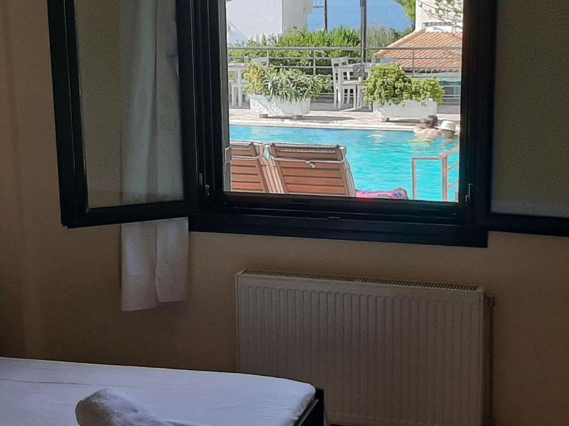 Deluxe Double Room with Extra Bed image 3