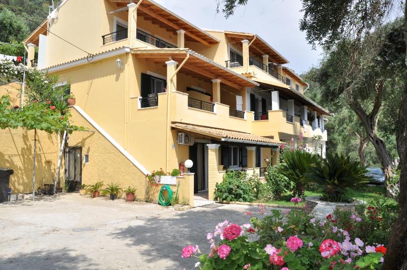 Studio Apartment with Sea View image 1