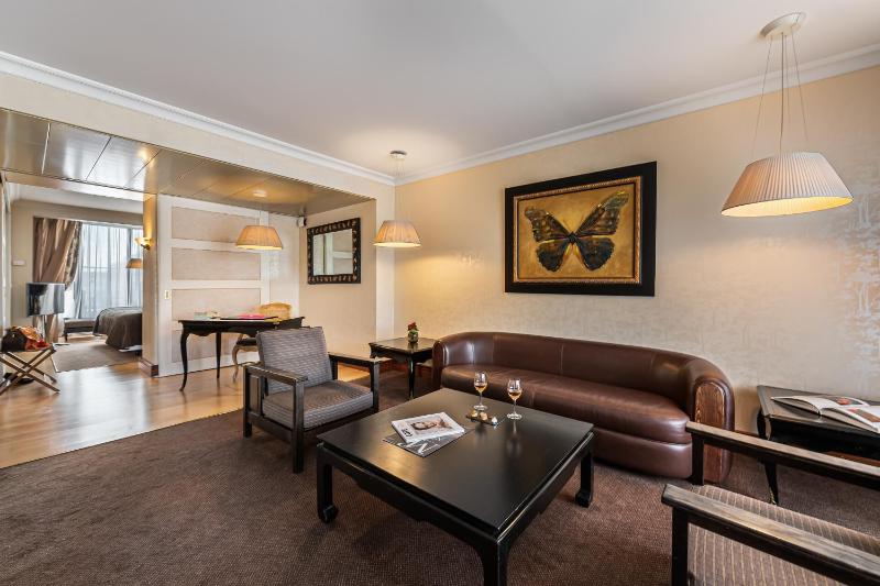 Executive Suite image 3