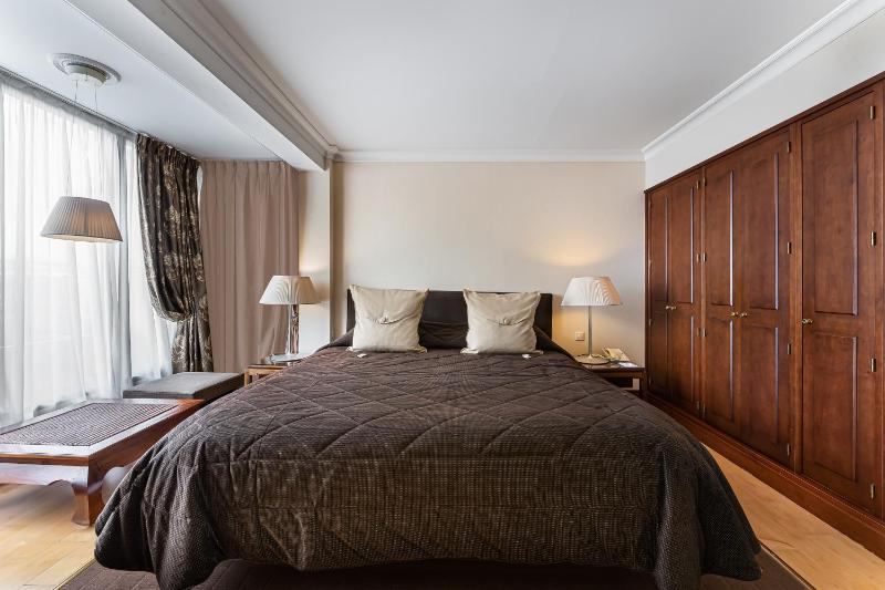 Executive Suite image 4