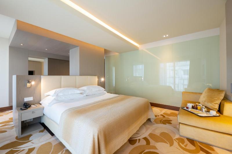 Deluxe Room with Terrace image 1