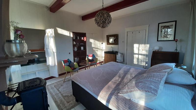 King Room with Garden View image 3