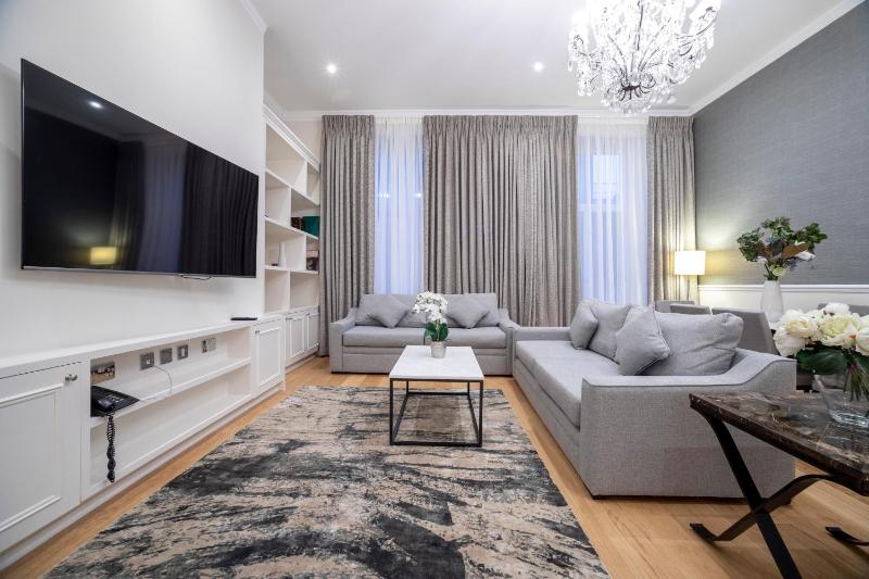 Deluxe Two-Bedroom Apartment image 2