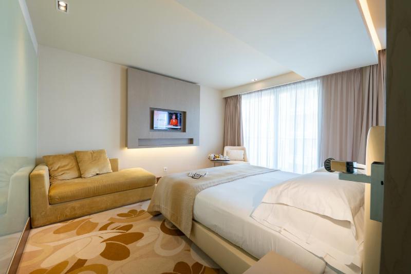 Deluxe Room with Terrace image 4