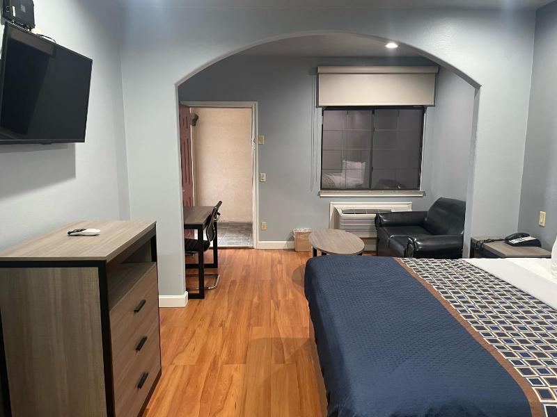 King Room image 3