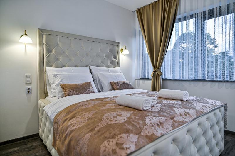 Royal Residence Deluxe Apartments - image 4