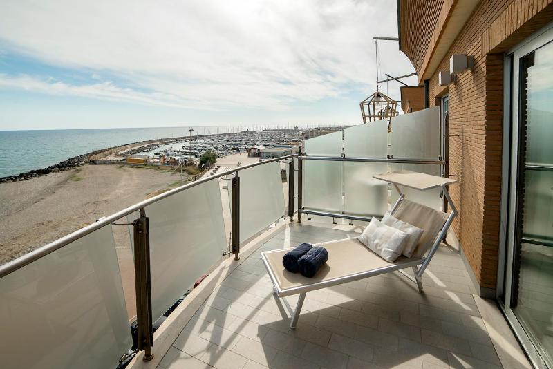 Superior Double Room with Balcony and Sea View image 3