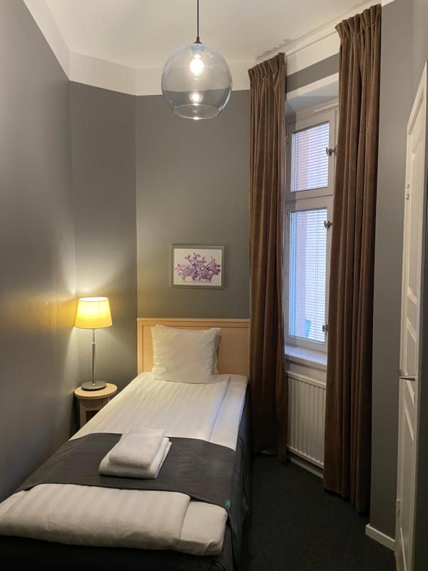 Single Room with Bathroom image 1