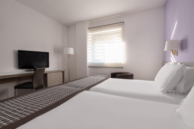 Double or Twin Room image 4