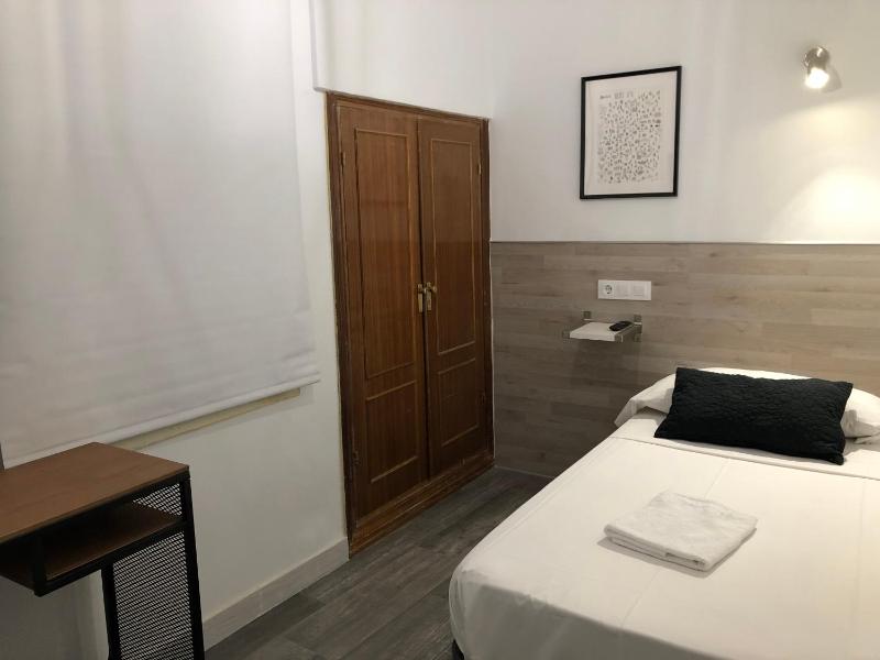 Single Room image 2