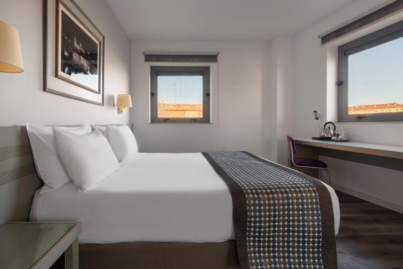 Superior Double Room image 1