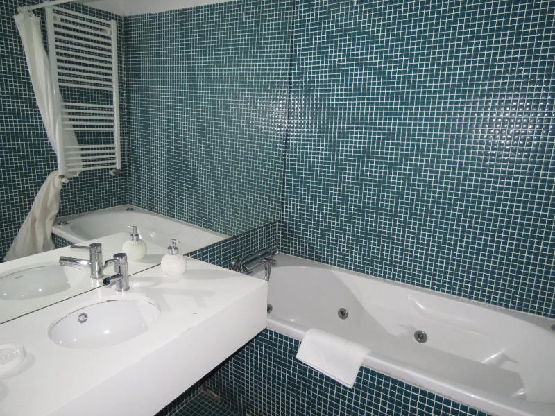 Family Room image 3