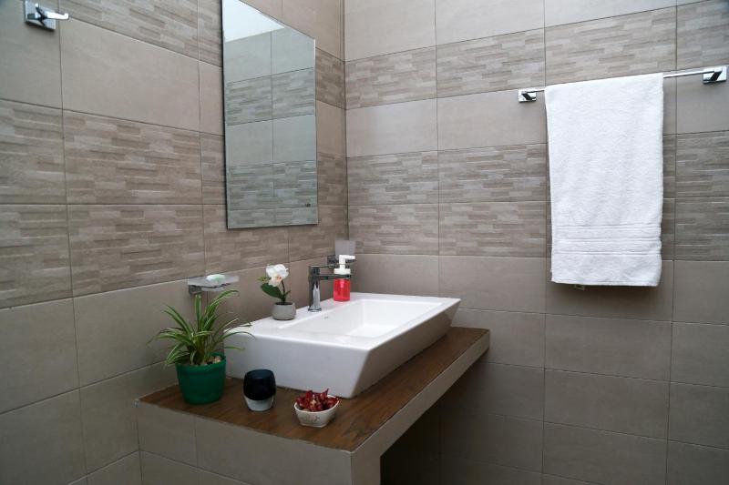 Chathu Holiday Home - image 9