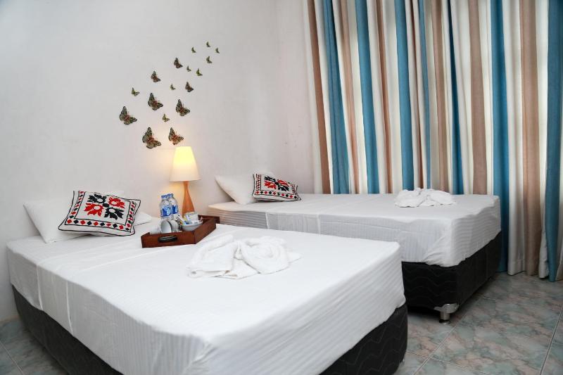 Chathu Holiday Home - image 16
