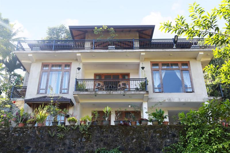 Chathu Holiday Home - image 13