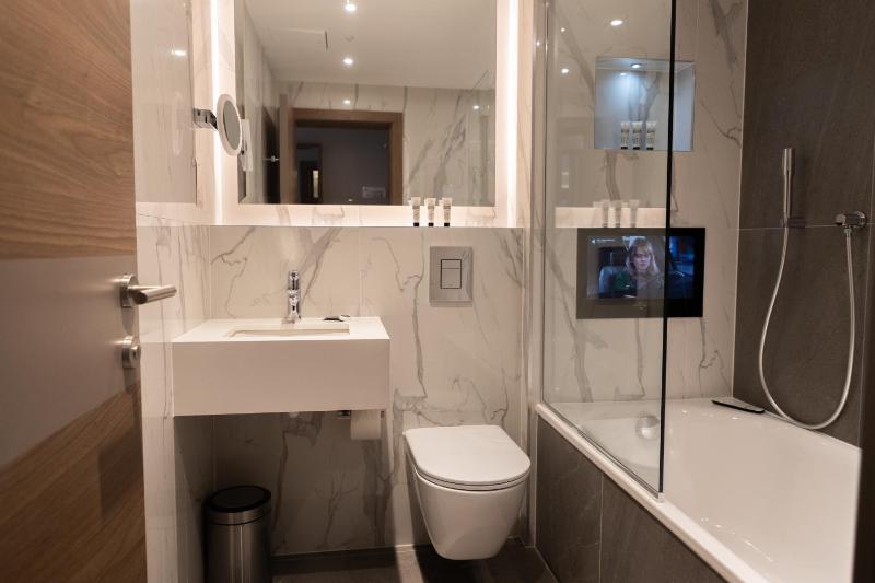 Deluxe Double Room with Extra Bed image 3