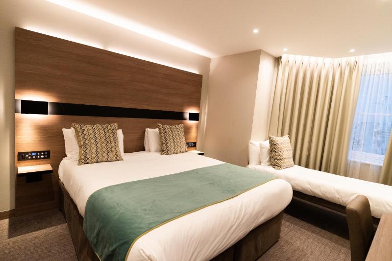 Deluxe Double Room with Extra Bed image 2