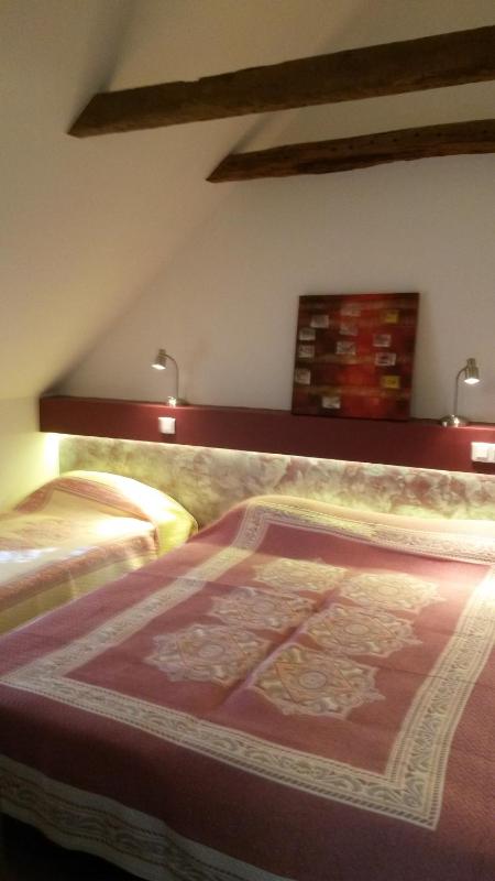 Triple Room with Shower image 4