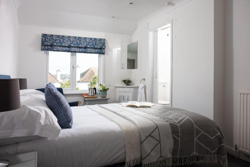 Economy Double Room image 1