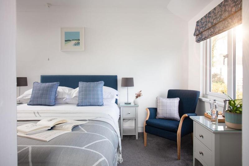 Economy Double Room image 4
