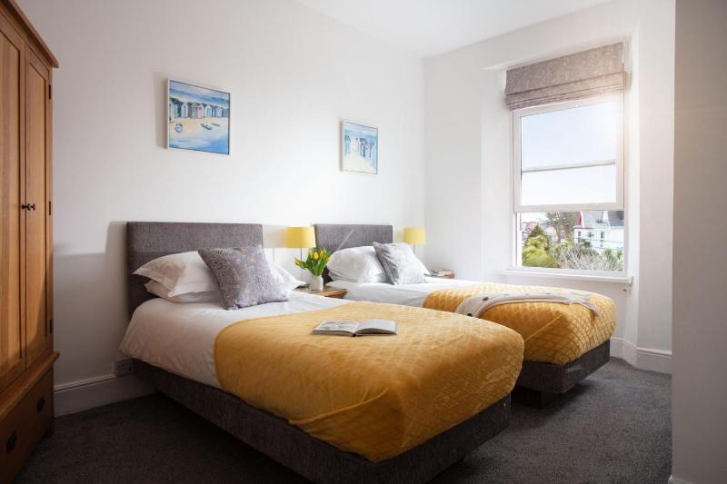 Twin Room image 1