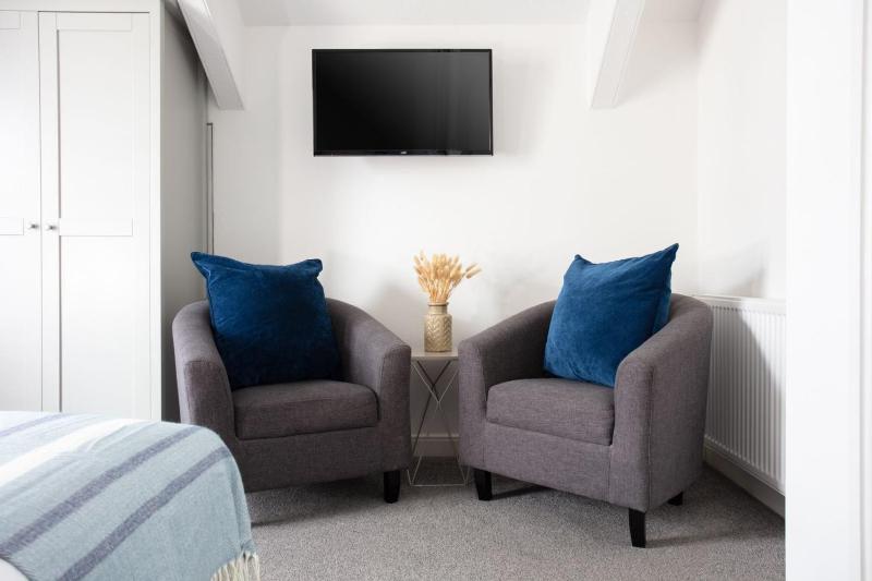 King Room image 4