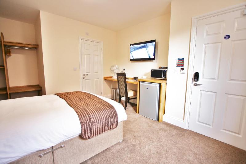 Double or Twin Room image 3