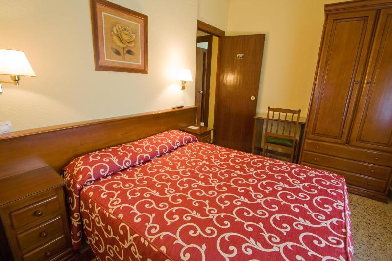 Single Room image 3
