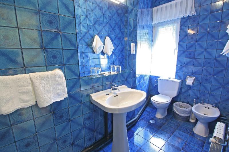 Single Room image 4