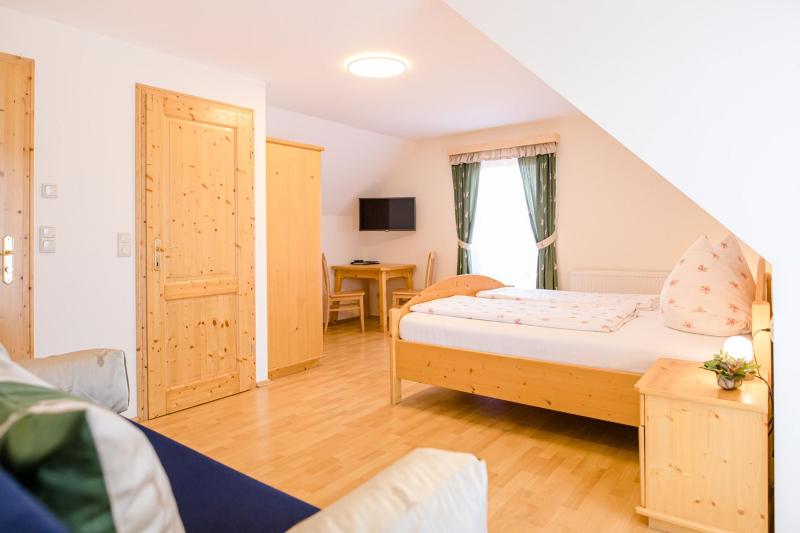 Large Double Room image 4