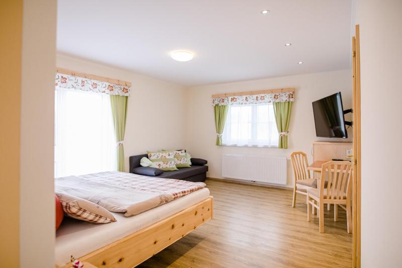 Deluxe Room image 3