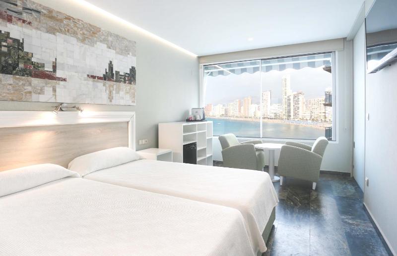 Superior Twin Room with Sea View image 1