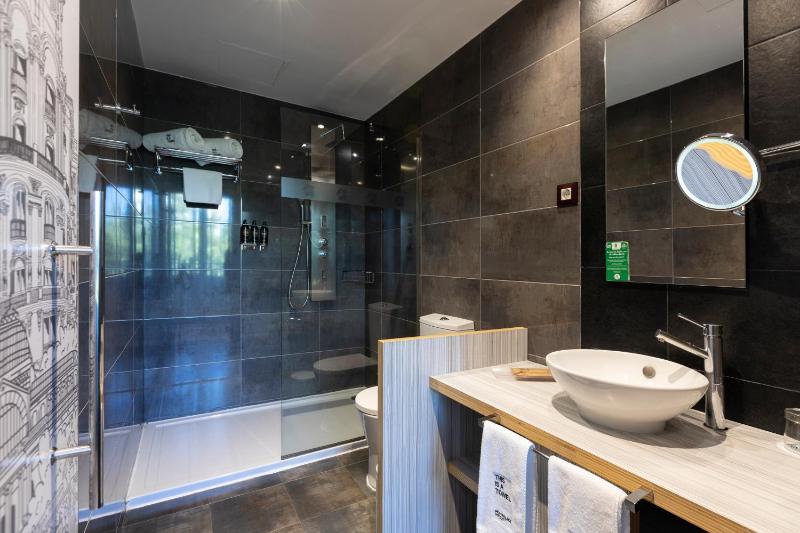 Junior Suite with view and Balcony image 2