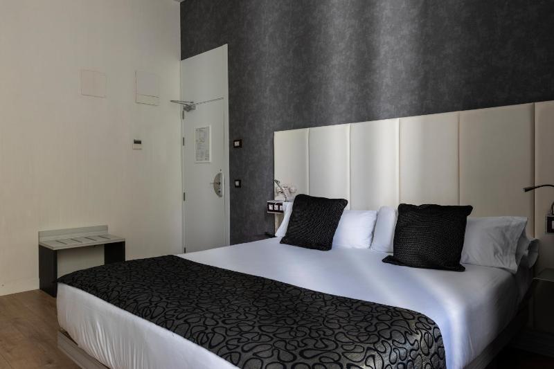 Double Superior Room with views and Balcony image 2