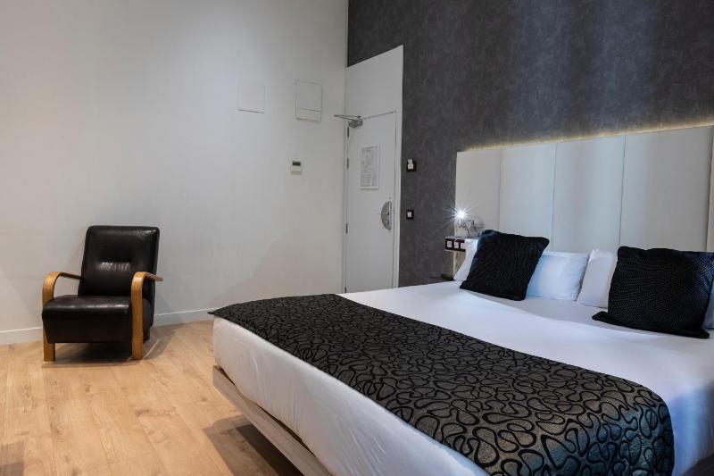 Double Superior Room with views and Balcony image 3