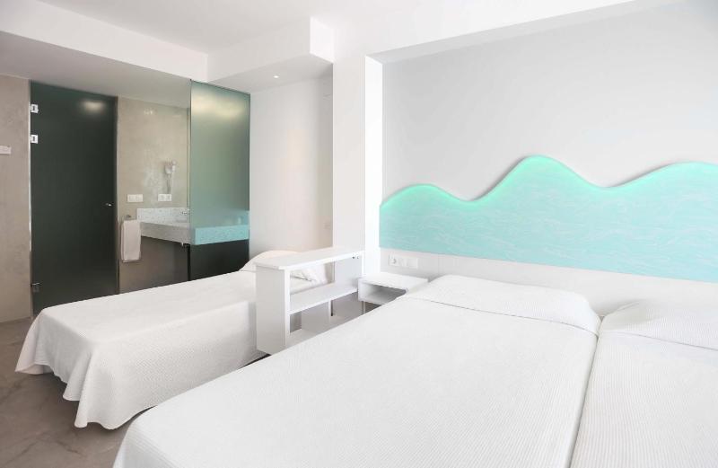 Triple Room (2 Adults + 1 Child) image 4