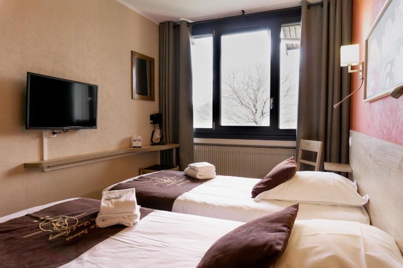 Twin Room image 3