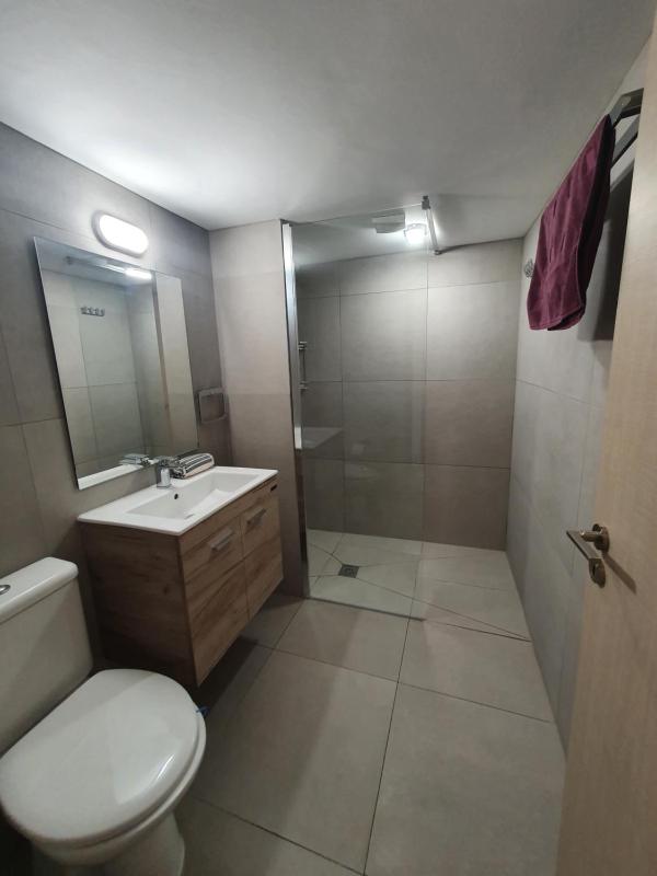 Sunorama Waterfront Apartment - image 15