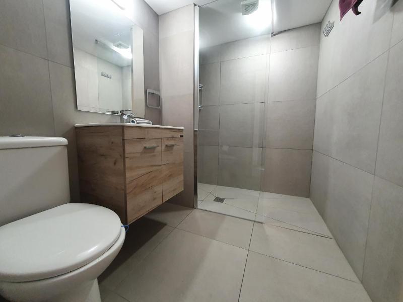 Sunorama Waterfront Apartment - image 10