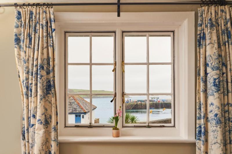 Double Room with Sea View image 4