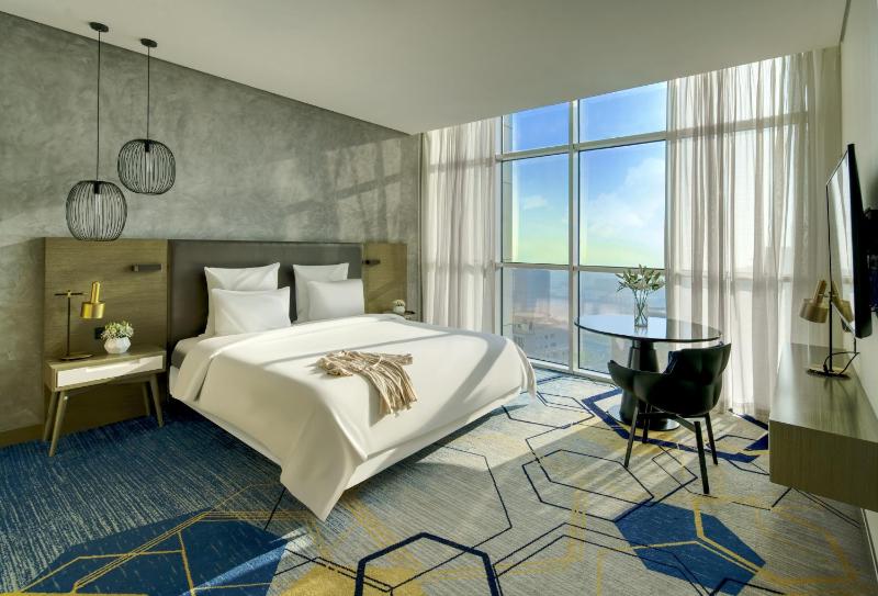 Deluxe King Suite with Lagoon View image 4