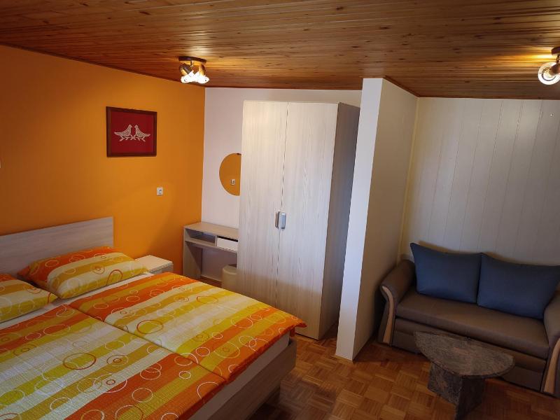 Deluxe Double Room with Extra Bed image 1