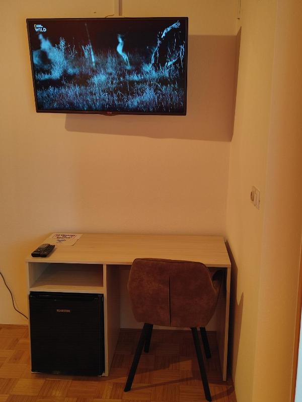 Deluxe Double Room with Extra Bed image 3