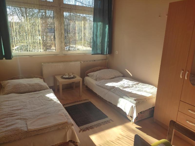 Twin Room image 1