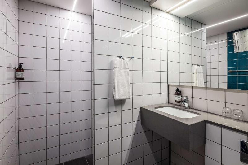 Superior Twin Room - Non-Smoking image 4